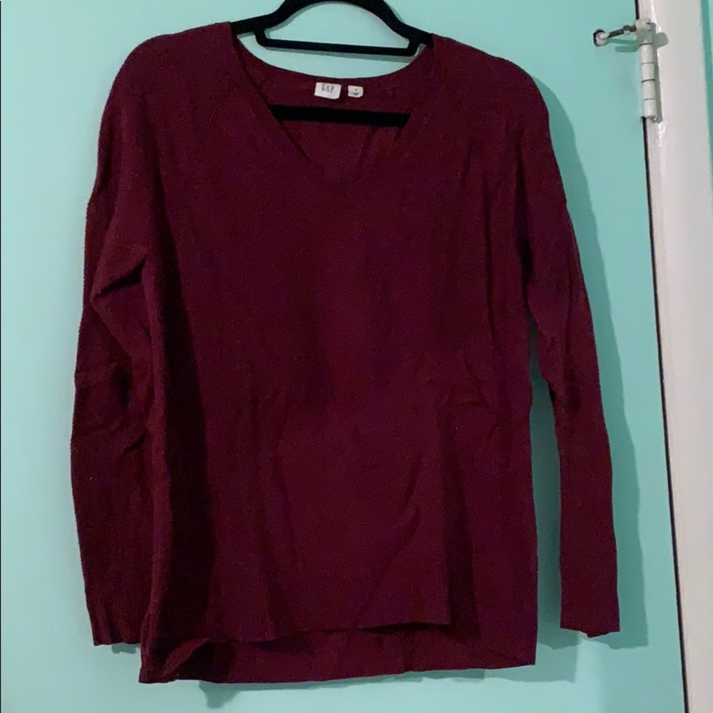 Gap sweater